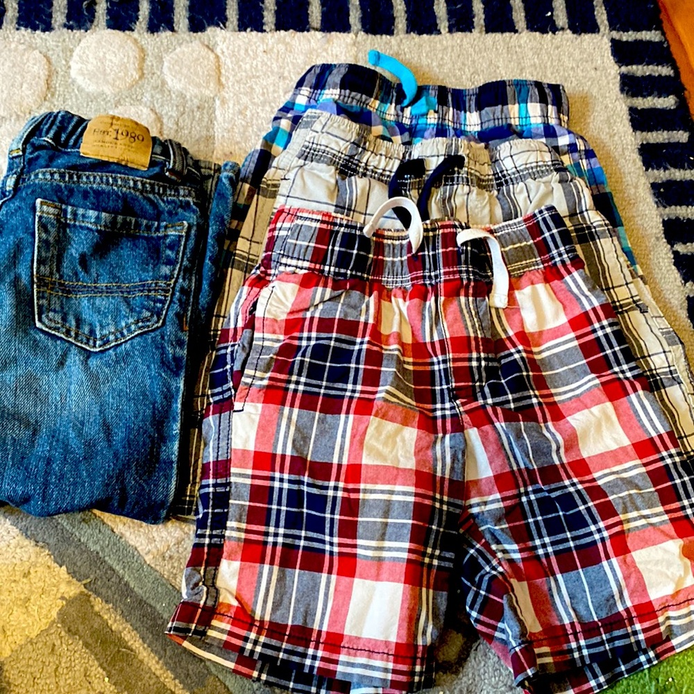 4T boys lot of bottoms, Gymboree and Childrens place